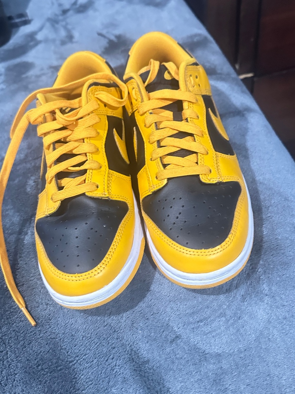 Men's Low-Top Leather Sneakers in Yellow and Black